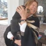 Katherine Salosny Instagram - Mi bella @alba_peluda me recibe con tanto amor en la @peluqueriaorganicaocs by Kathy Salosny..somos animal friendly!! Reserva tu hora 56443576743 56988405235 Santa Teresita 2175 Date un gusto!!!