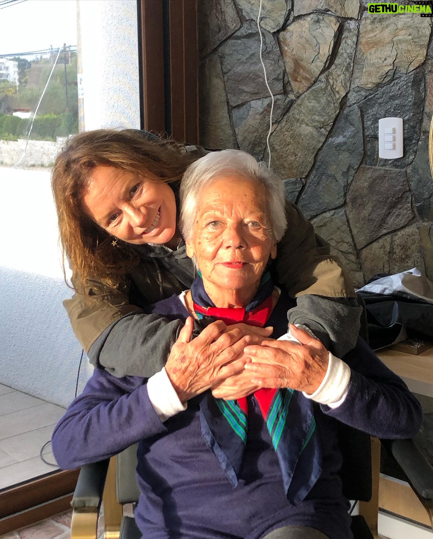 Katherine Salosny Instagram - Que linda quedaste mami querida!! Agenda tu hora en nuestra @peluqueriaorganicaocs by Kathy Salosny en Algarrobo donde tenemos múltiples servicios para la salud de tu pelo y más! Para mujeres y hombres niñas y niños ..date un gusto! Agenda al 56443576743 56942614154