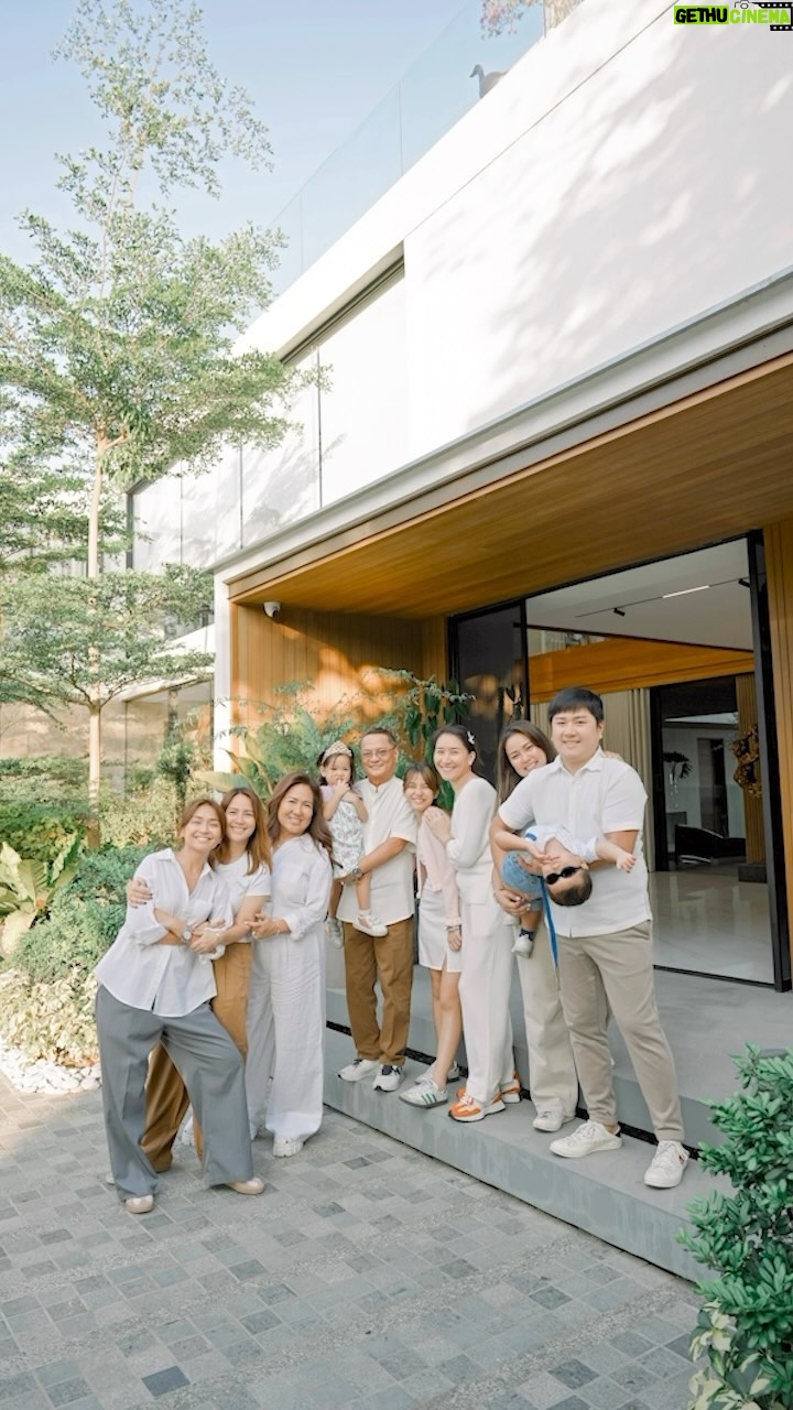 Kathryn Bernardo Instagram - An unforgettable evening at Casa Bernardo house blessing surrounded by friends & family 🏠 Thank you always for the trust, @bernardokath & @bernardomin! Here’s to more milestones together ♥️