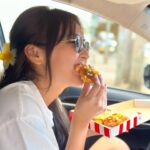 Kathryn Bernardo Instagram - PSA: Drop whatever you’re doing and head over to the nearest KFC because KFC CHIZZA is back! 🙂‍↔️♥️ #YasssKFCChizza #KFCxKAIA