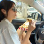 Kathryn Bernardo Instagram - PSA: Drop whatever you’re doing and head over to the nearest KFC because KFC CHIZZA is back! 🙂‍↔️♥️ #YasssKFCChizza #KFCxKAIA
