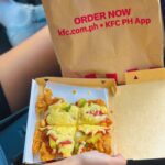 Kathryn Bernardo Instagram - PSA: Drop whatever you’re doing and head over to the nearest KFC because KFC CHIZZA is back! 🙂‍↔️♥️ #YasssKFCChizza #KFCxKAIA
