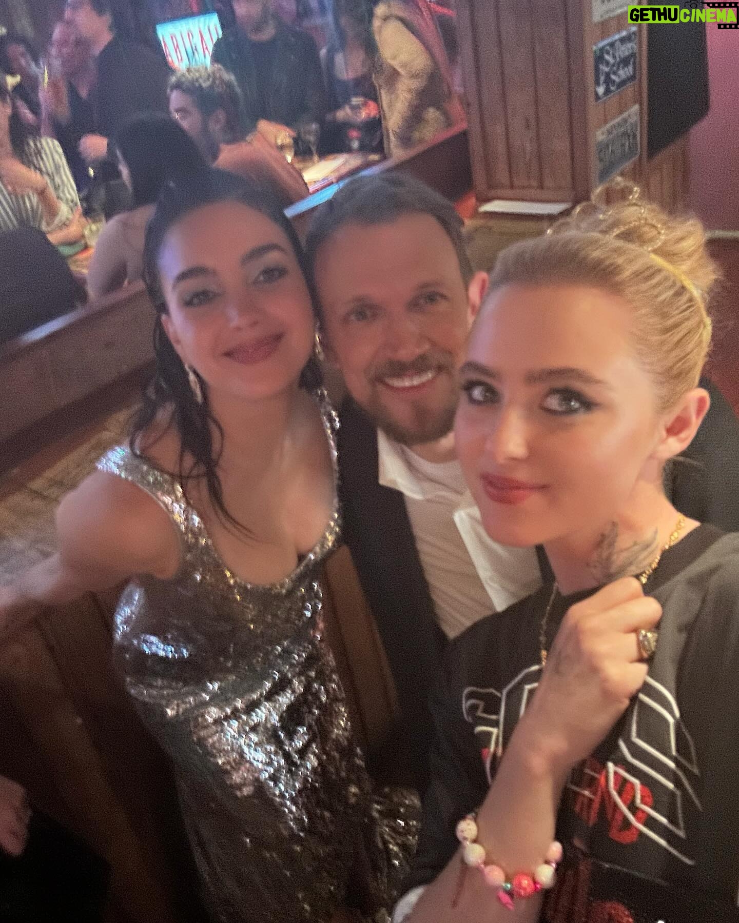 Kathryn Newton Instagram - You know your in love with horror films when u can’t fall asleep bc reality is finally better than your nightmares @abigailthemovie premiere with my favorite monsters!