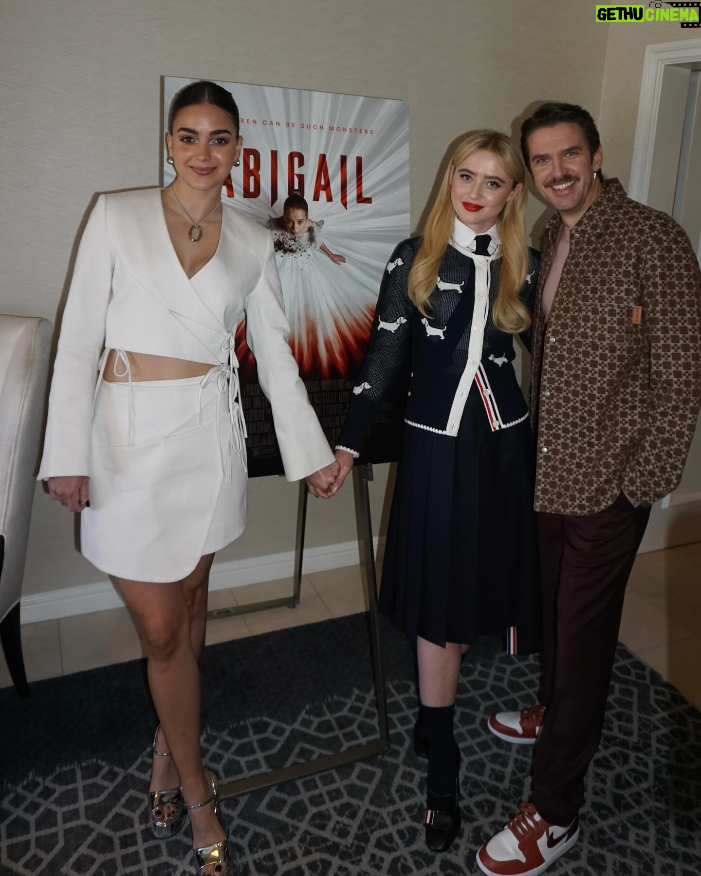 Kathryn Newton Instagram - Press for @abigailthemovie day 2 featuring dogs thank you @thombrowne I love this look!