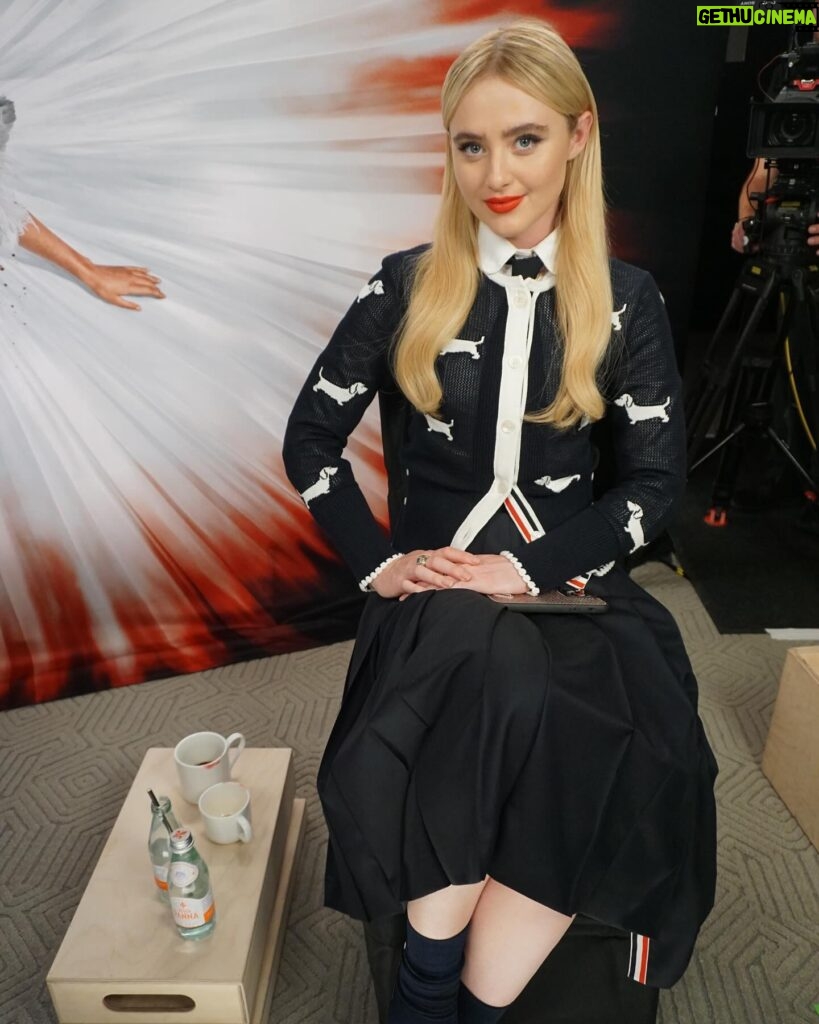 Kathryn Newton Instagram - Press for @abigailthemovie day 2 featuring dogs thank you @thombrowne I love this look!