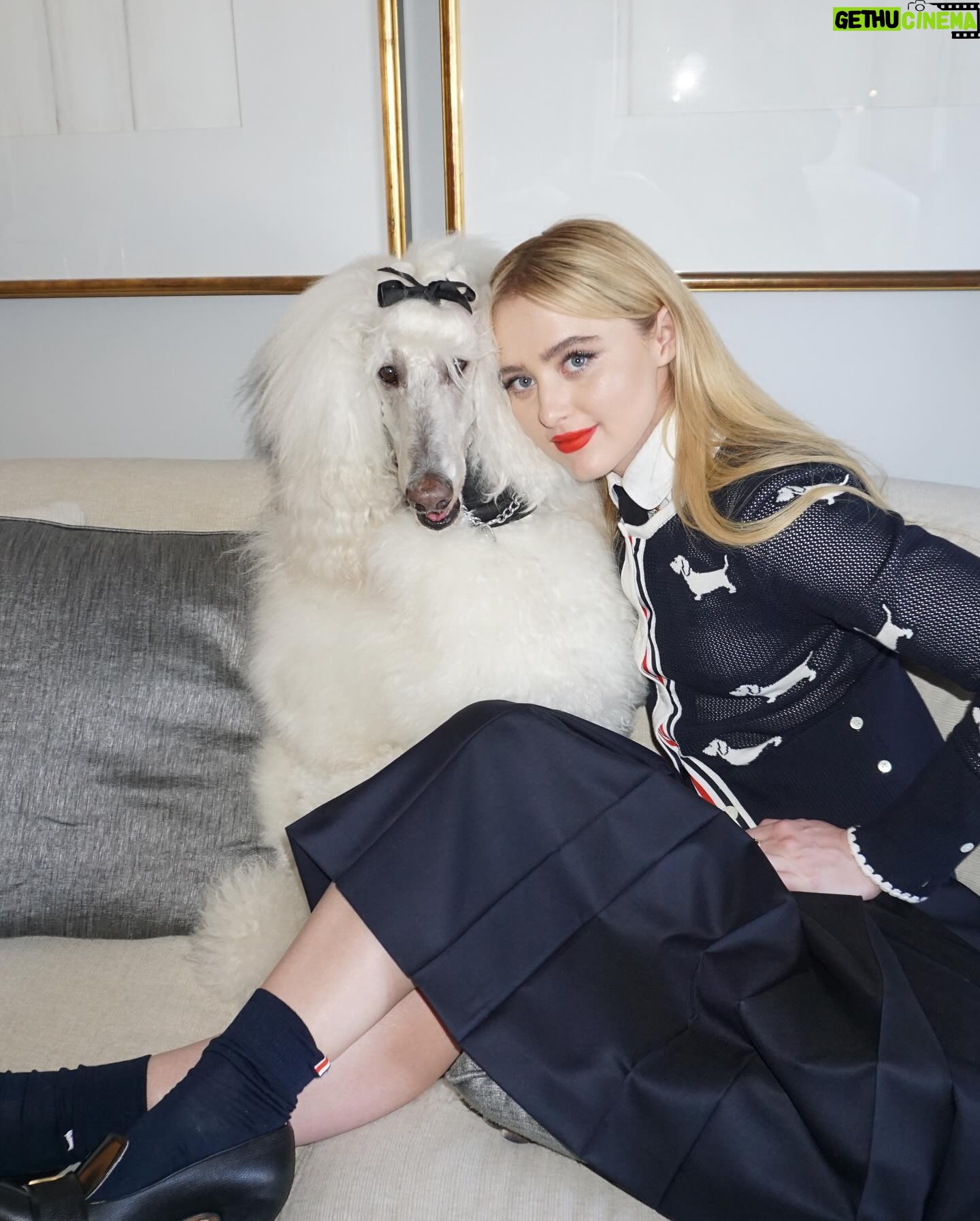 Kathryn Newton Instagram - Press for @abigailthemovie day 2 featuring dogs thank you @thombrowne I love this look!
