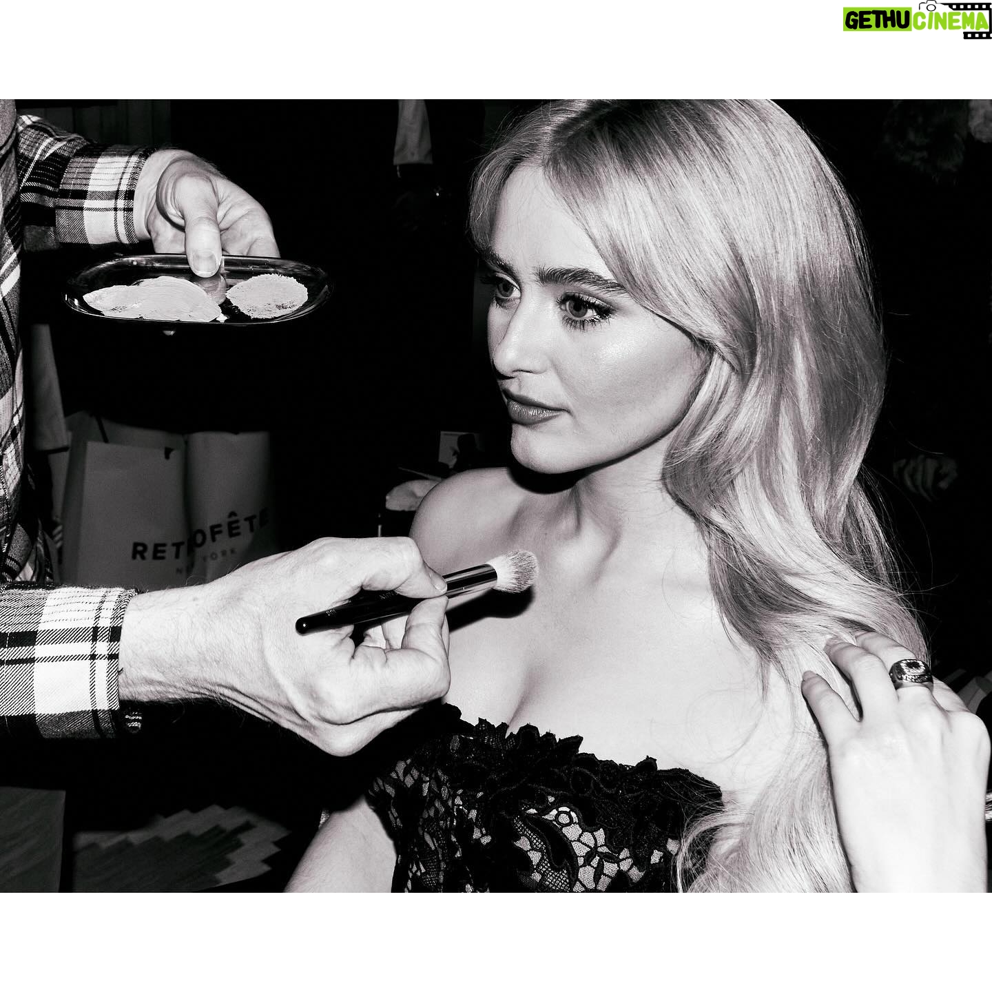 Kathryn Newton Instagram - Tune in to @fallontonight TONIGHT!!! with the one and only… and great golfer @jimmyfallon
