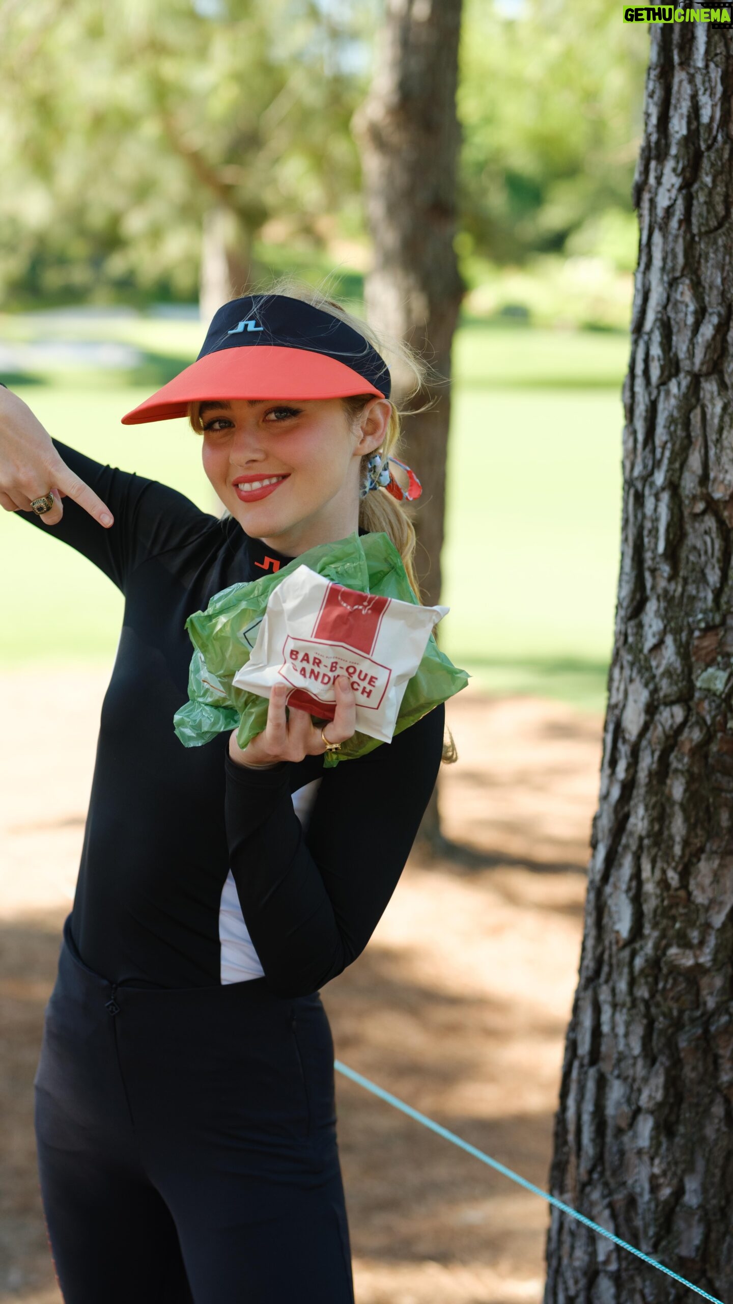 Kathryn Newton Instagram - Happy Masters Sunday! You know I’m watching!!! @themasters @jlindebergofficial