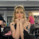 Kathryn Newton Instagram - It took a big team… getting ready everyday on this film was such a joy… if only you could hear us… I love u guys!!! This wig piece was for the day of the pool scene… all that hair… and u saw what happened to it…. 😂 @abigailthemovie