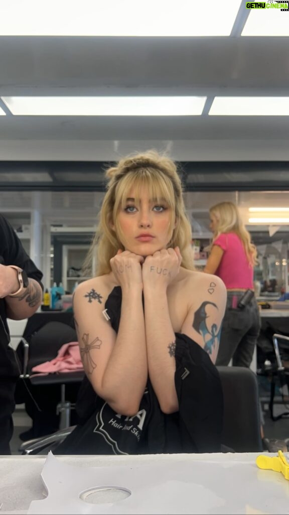 Kathryn Newton Instagram - It took a big team… getting ready everyday on this film was such a joy… if only you could hear us… I love u guys!!! This wig piece was for the day of the pool scene… all that hair… and u saw what happened to it…. 😂 @abigailthemovie