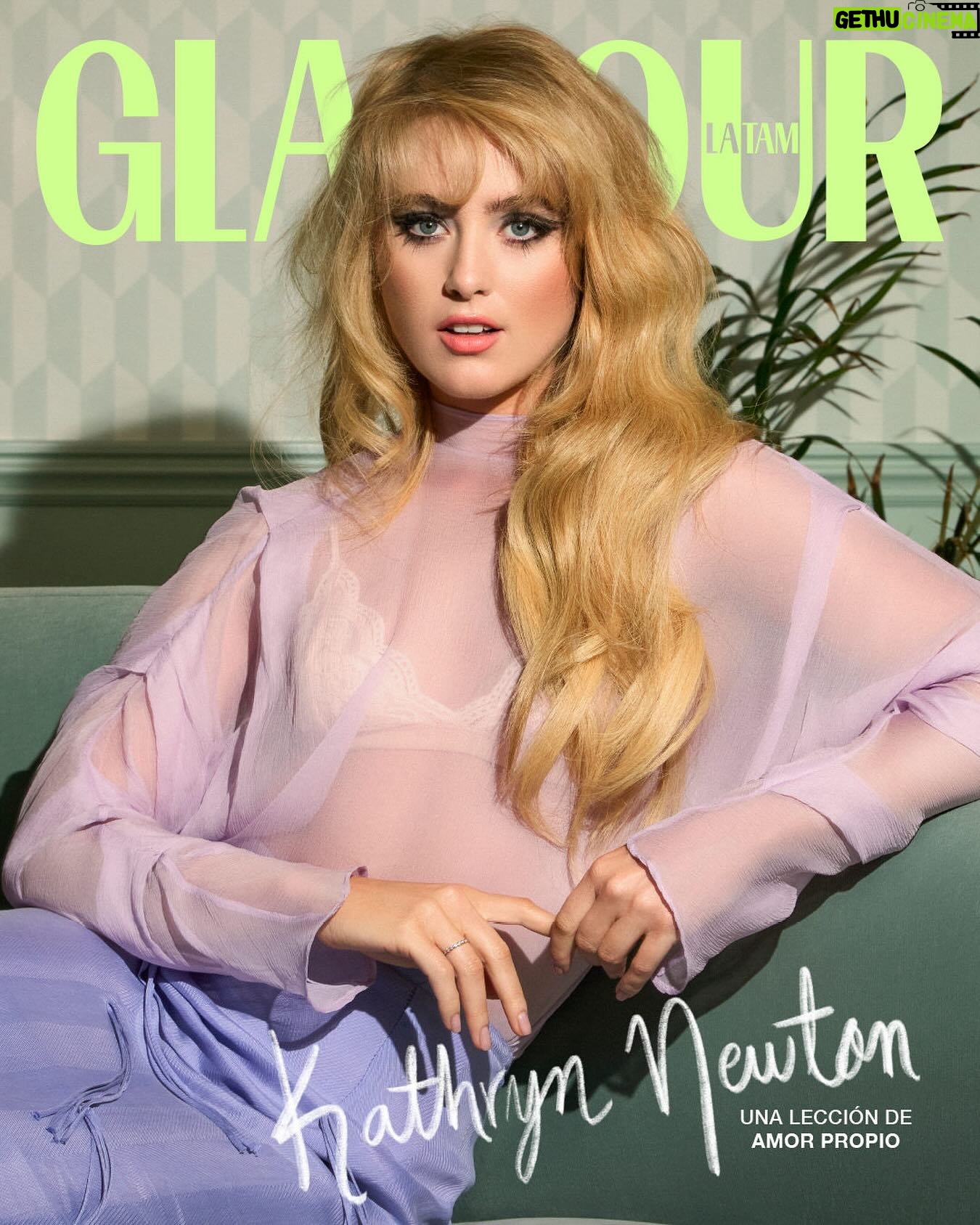 Kathryn Newton Instagram - Cumpliendo 27 años, #KathrynNewton es la joven actriz que conquista Hollywood siendo parte de sorprendentes proyectos como ‘Ant-Man’, ‘Freaky’ y ahora protagonizando #LisaFrankenstein 💥 Aceptándose a sí misma y viviendo en el presente, nuestra estrella de portada de #GlamourFebrero, el mes del amor y la amistad, nos comparte los retos que enfrentó al interpretar a Lisa, su rutina para cuidar de su salud mental, un especial mensaje para sus fans y más detalles de su vida. 💗 No te pierdas todo lo que nos reveló #KathrynNewtonEnGlamour en nuestro link en bio.✨ Head of Editorial Content: @itsfarahslim Entrevista: @paolajuareeez Fotografía: @estebancalderon Iluminación: @pionero_de_nada Asistente/BTS: @eduardo_heredia_cabuto Maquillaje: @ginabroookebeauty Peinado: @renatocampora Styling: @daniloosalazar Locación: @stuspacela