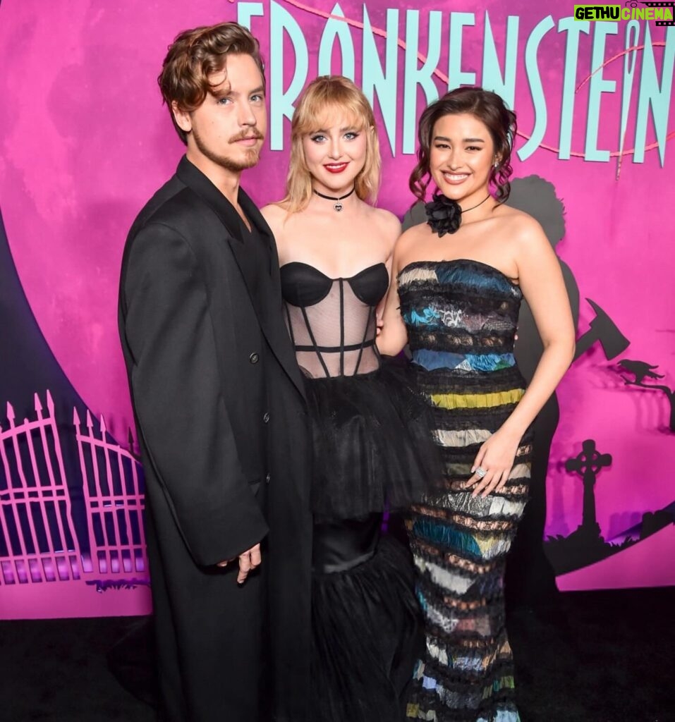Kathryn Newton Instagram - At the premiere for @lisafrankensteinfilm I’m going to see it in theaters Friday! See you sooooon thank you @zeldawilliams Diablo and everyone at @focusfeatures this cast is so wonderful in this movie and off screen ❤️