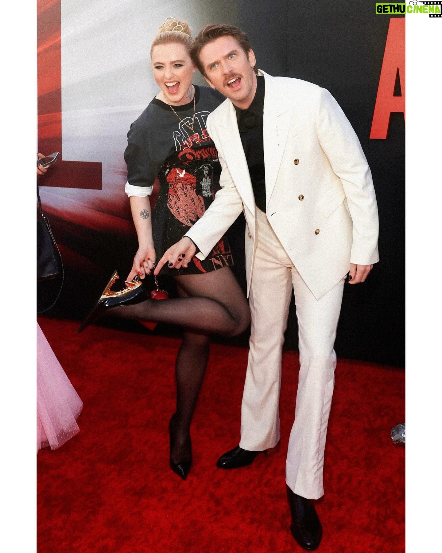 Kathryn Newton Instagram - You know your in love with horror films when u can’t fall asleep bc reality is finally better than your nightmares @abigailthemovie premiere with my favorite monsters!