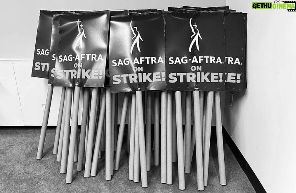 Katie Cassidy Instagram - Signs of a strong community. #SAGAFTRASTRONG