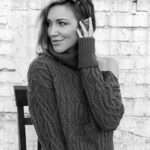 Katie Cassidy Instagram - Isn’t cozy season just the best? Time to bust out those sweaters ladies! Wearing @paige 🤍