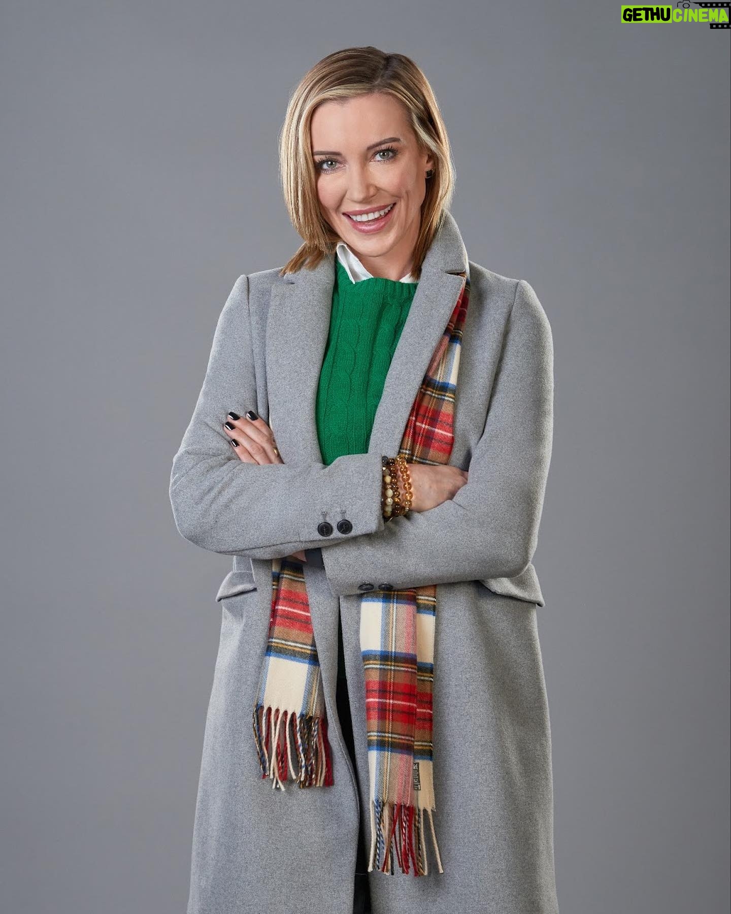 Katie Cassidy Instagram - #ARoyalChristmasCrush starring myself & @stephenhuszar is only a few days away! Premiering Saturday, July 8th @ 8/7c on @hallmarkchannel ♥️
