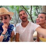 Katie Cassidy Instagram - Lovin’ this crew! Check please! 🫶🇫🇷❤️ 📸: @stephenhuszar 🥗: @gigi_restaurant