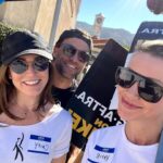Katie Cassidy Instagram - Still going strong with the help of some friends 🖤 #SagAftra #SagAftraStrong