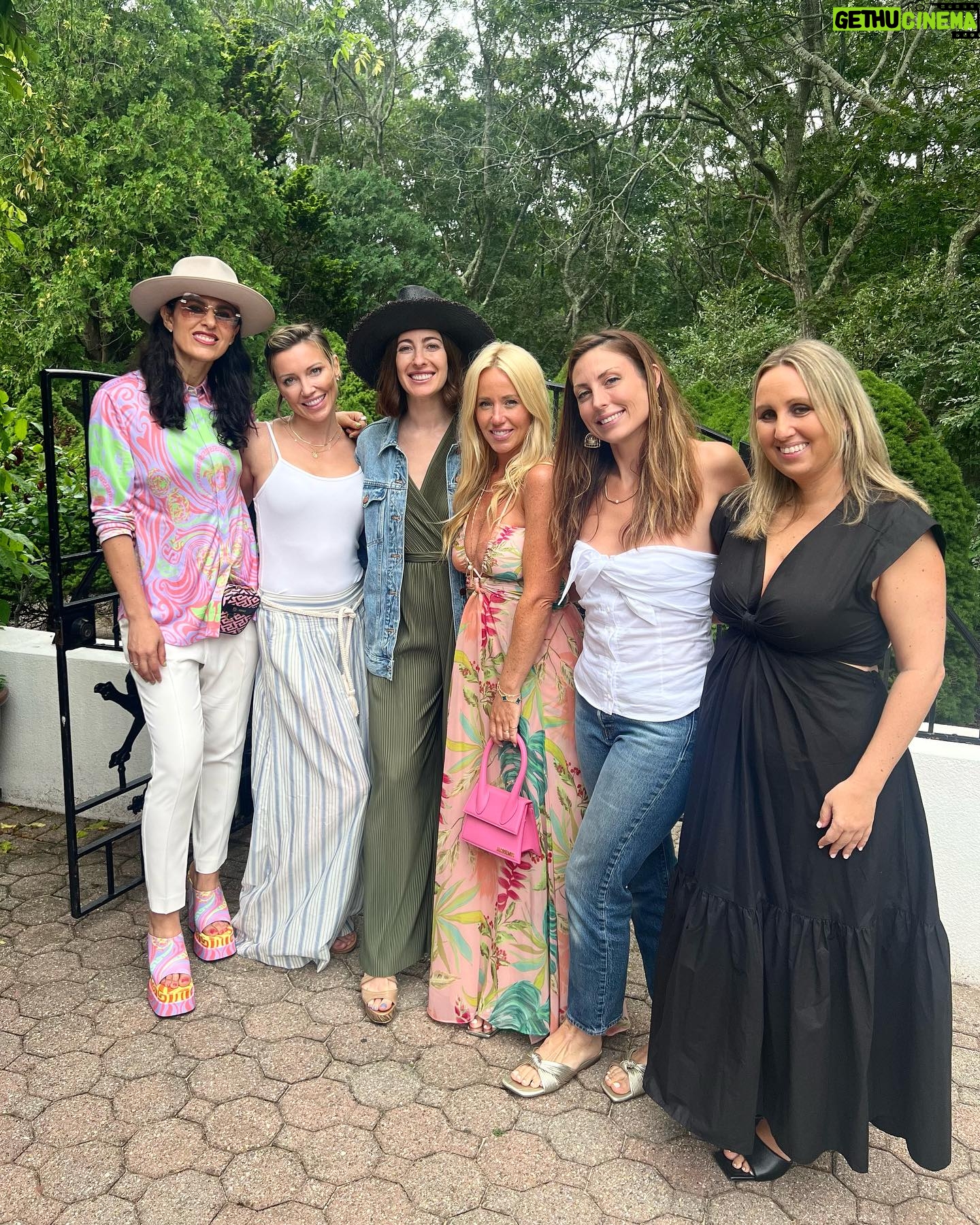 Katie Cassidy Instagram - Wellness weekend in The Hamptons with @giapenta 😍 Soaking up all the girl (and puppy) time! Thank you so much for having me!!!