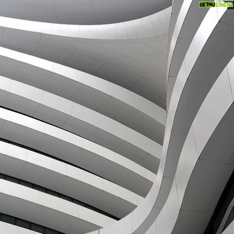 Katie Cassidy Instagram - I have this newfound love for admiring cool architecture - maybe it's the Ava in me?