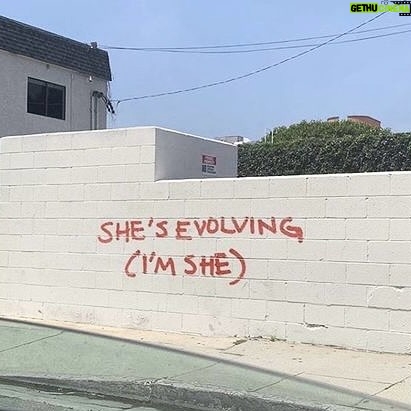 Katie Cassidy Instagram - She’s evolving, she’s learning 💫