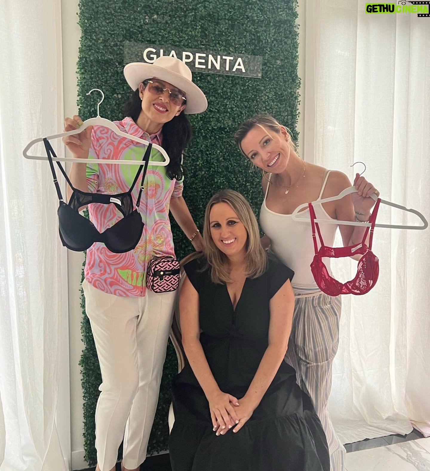 Katie Cassidy Instagram - Throwback to this past month with @giapenta and some wonderful ladies I now get to call my friends 🩷 We’re all for women supporting women over here!