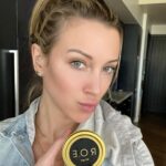 Katie Cassidy Instagram - Favorite treats 🖤 @roecaviar