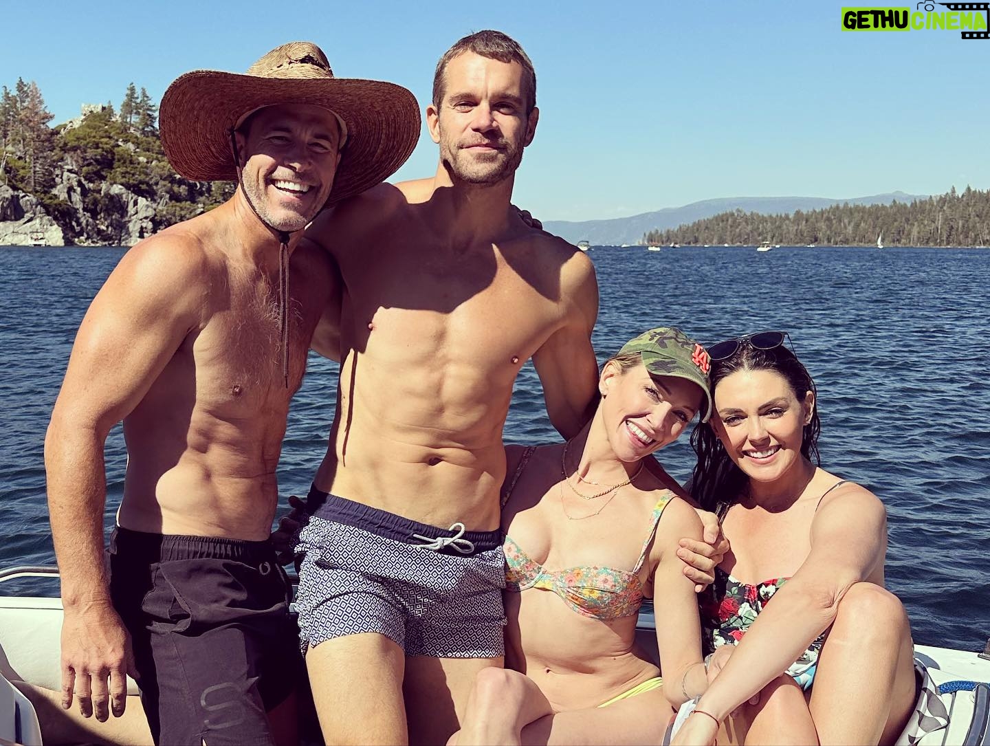 Katie Cassidy Instagram - Friends until the end! Living, loving, & laughing our best life! Surround yourself with those you ❤️ it’s food for the soul!