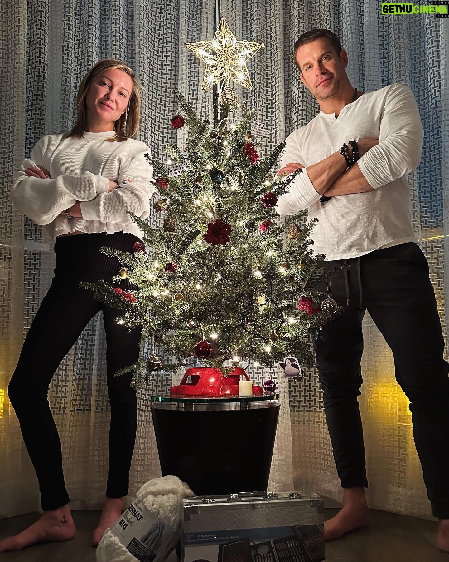 Katie Cassidy Instagram - โTis the season! ๐@stephenhuszar