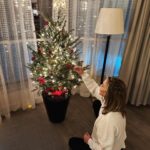 Katie Cassidy Instagram - ‘Tis the season! 😘@stephenhuszar