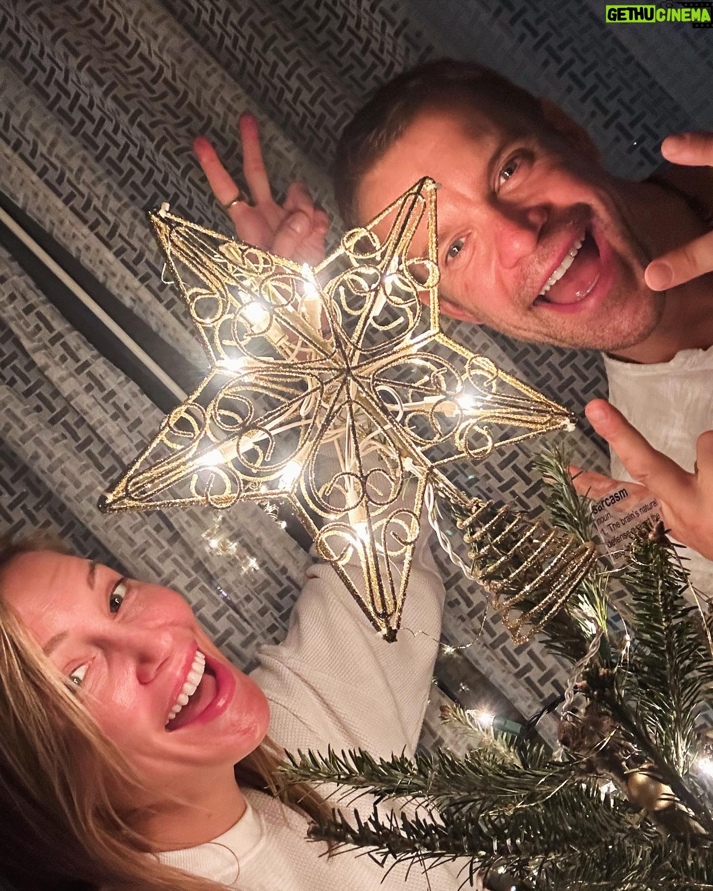 Katie Cassidy Instagram - โTis the season! ๐@stephenhuszar