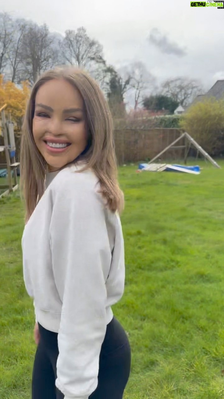 Katie Piper Instagram - Breaking ground on day 1 of our garden project with @sueblakeleydesign 🪴 The team arrived bright and early and have made lots of progress already. This abandoned patio is about to become something special…Watch this space 👀 🌸 Follow @katiepiperhome @sueblakeleydesign for progress and updates 🌿