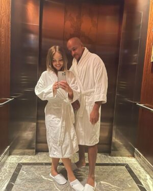 Katie Piper Instagram - Happy 40th birthday Richie ❤️🥳Celebrating the new decade at the @shangrilalondon - what a place to turn 40! ✨Thank you to every single person who made the day so wonderful. 

Ive never experienced such a special place like this 🩷