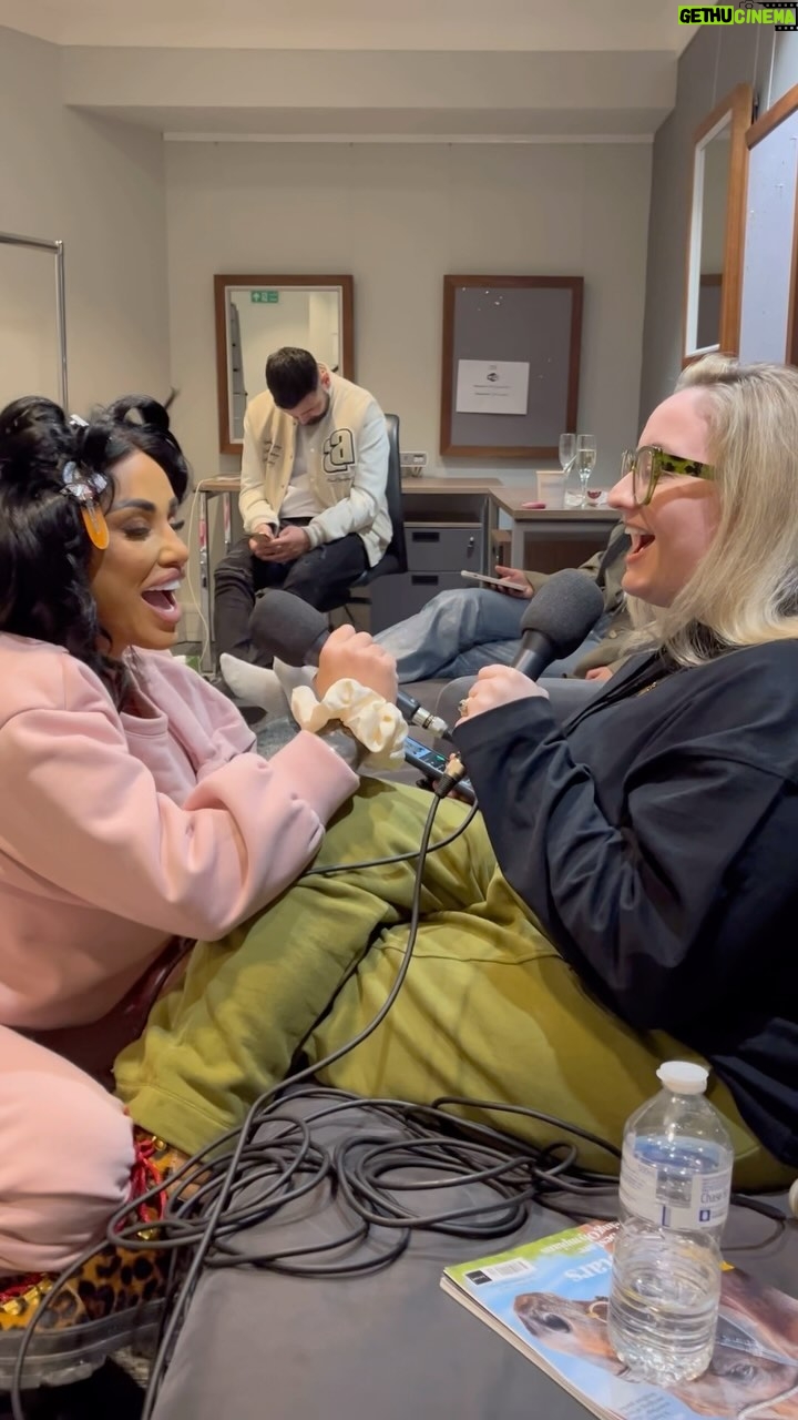Katie Price Instagram - Had so much fun backstage @savinggracepod live show. If you’re a member of our VIP page we will be sharing some video clips from backstage in our dressing room (mostly me and @sophie_pricey singing 😬😂)