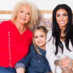 Katie Price Instagram - Love doing this shoot for the @guardian with mum and Soph 💗💗💗 @sophie_pricey Link to article in my stories 💕