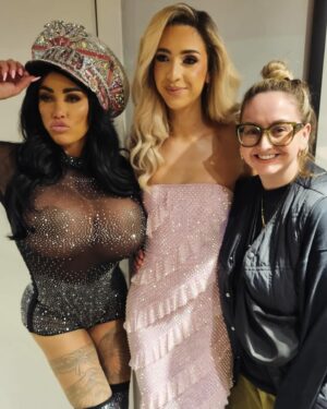 Katie Price Instagram - Amazing night guesting on @savinggracepod tour 😘

Me and @sophie_pricey can’t wait to bring our podcast to the stage for a six date tour in May/June this year 😬 who’s coming? I looooove it xx