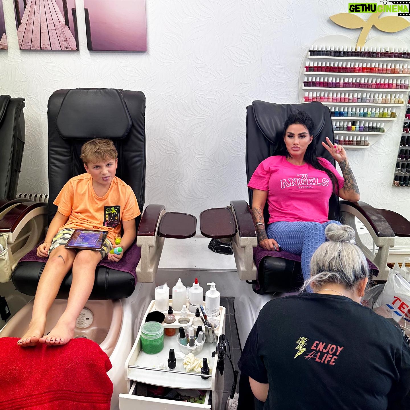 Katie Price Instagram - Pamper day with my Jett ✌🏼 rock and roll with his black toenails x