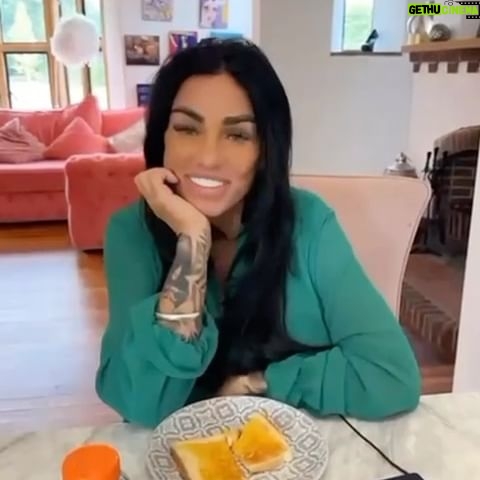 Katie Price Instagram - #ad Who are we kidding, I could use some @focusfactor in my life - I’m always all over the place 🤷♀️ The new addition to my morning routine couldn’t come at a better time. I’m staying focused on the things that matter (and ignoring the haters 😅). AND they contribute to normal mental performance - which obviously I need. Get yours on sale at all Holland & Barrett stores and online! Just me, or do you always feel like you’ve got 100 different thing on the go? Let me know below 💕💕