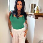 Katie Price Instagram - Loving green at the minute..and my roast dinner down my trousers 😩😂 full outfit from @jyylondon of course 💚💚💚 ad