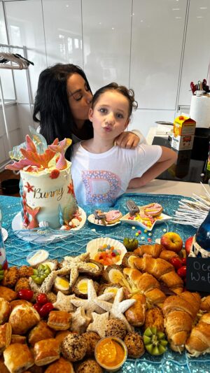 Katie Price Instagram - Bunny’s reaction at the end 💖🧜🏼‍♀️✨ we transformed my living room into a mermaid themed party in just ONE HOUR for Bunny’s 9th Birthday today🧁🍬🎈 
Huge thank you to: 
Mermaid bed bunks @bestiebunks
Balloons, Light & Sequin wall @bohemianightsevents 
Food @Lazeegraze
Cake @ellesbellsbakes
Cookies&cakesicles @faye.marie.cakery 

#gifted