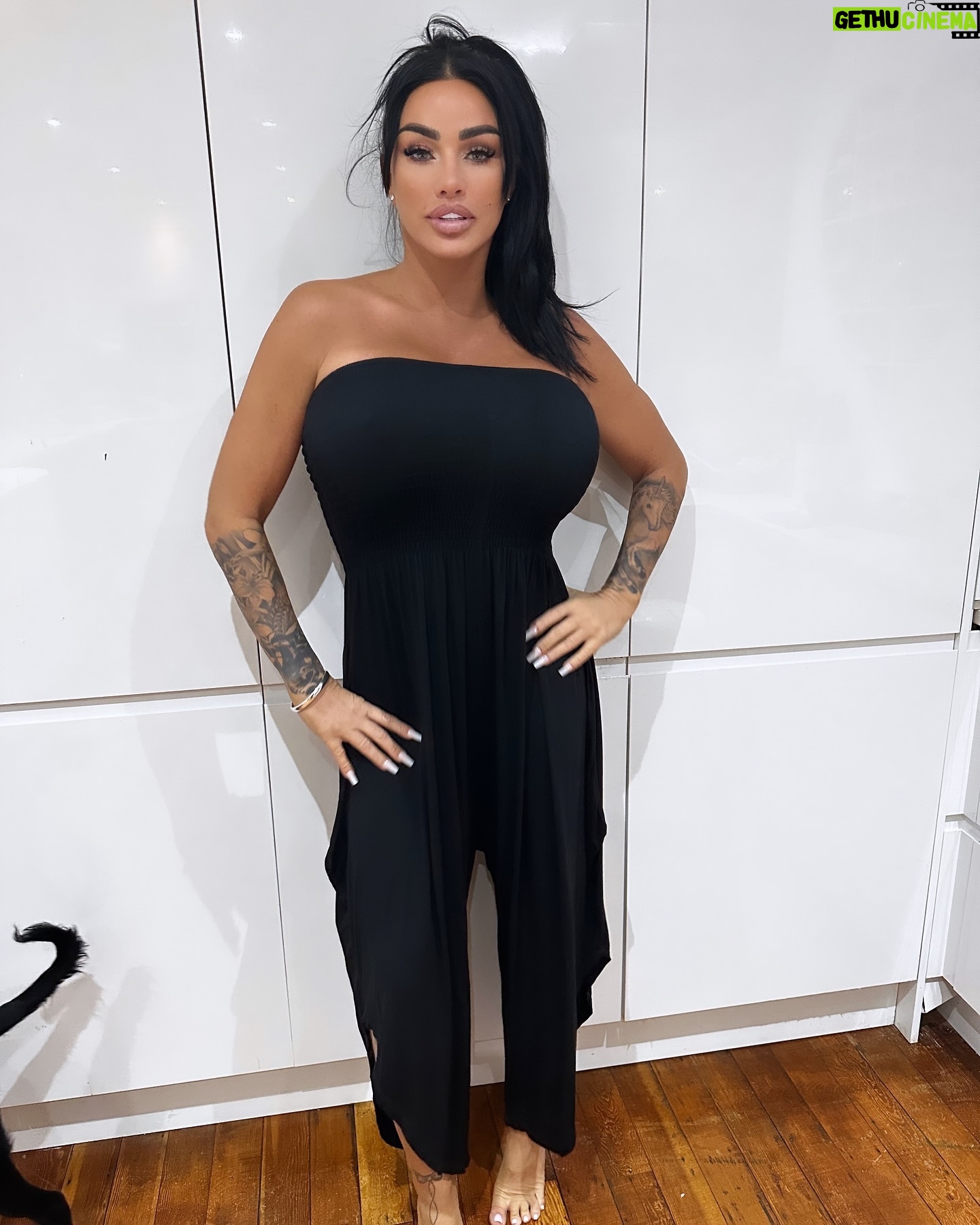 Katie Price Instagram - Happy Katie is the best Katie 🥰🩷 jumpsuit from @jyyldn xx ad