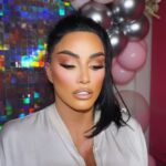 Katie Price Instagram - Loved meeting you all at my Clacton on Sea makeup masterclass with @fern_makeup 💖 at @ntyce_nails I will be in Dublin this Sunday with my faves @ceiralamberthairconsultancy at Harvey Nichols in Dundrum Dublin see you there on Sunday at 6pm xx Tickets online on www.KatiePriceMerch.com ad