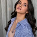 Katie Stevens Instagram - mama’s still got it 🎀 the only way I look this good at 7 am is with the help of some glam wizards like @scottkinghair and @katrinakleinmakeup ✨