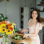 Katie Stevens Instagram - Out here looking like i’m hosting a cooking show 💐 loving this new photographer husband that I have @paulblg