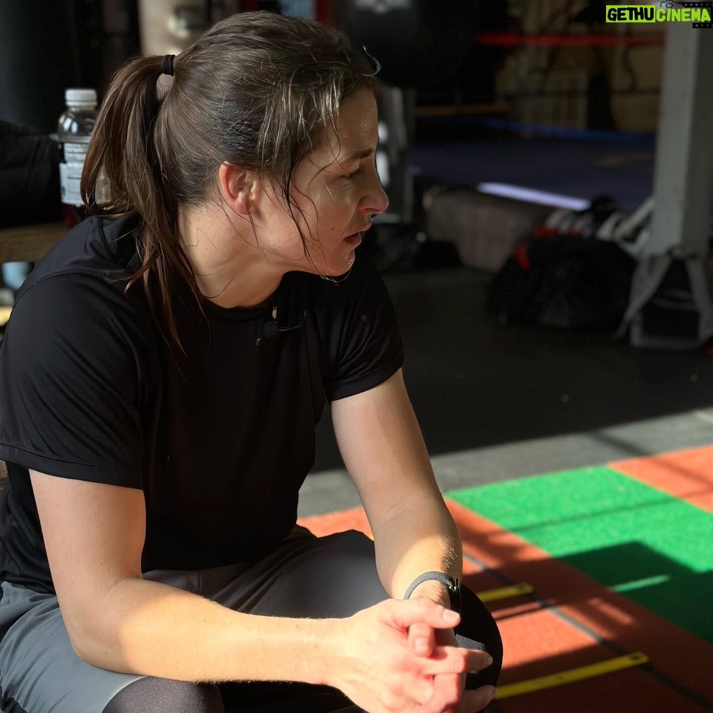 Katie Taylor Instagram - Hope refuses to accept that today’s obstacle is a permanent fixture. The mountain will be moved! @gymshark