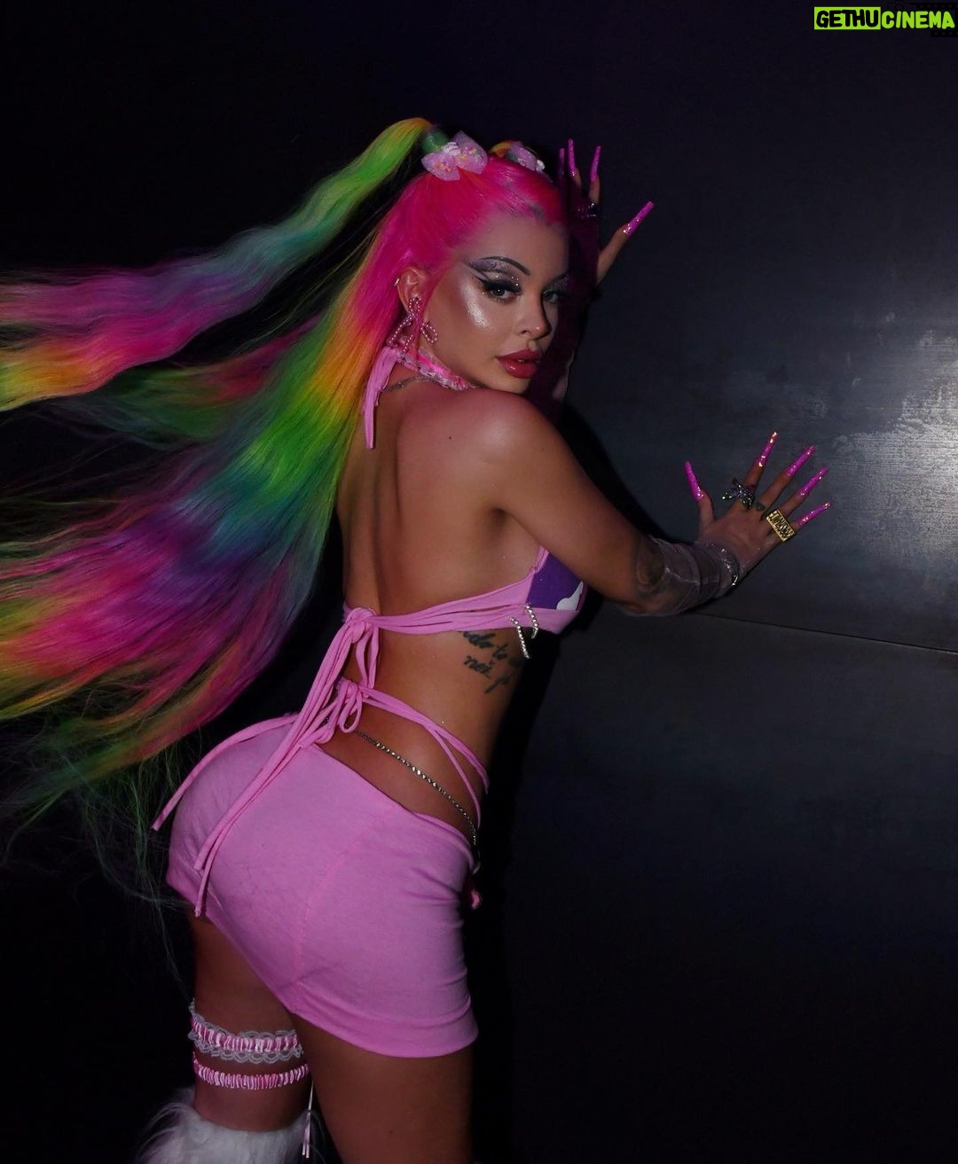 Katja Krasavice Instagram - Die Badbitch droppt Morgen 13 Uhr die Hörprobe auf Tiktok zur nächsten Single die gleichzeitig zum Album am Donnerstag 23.59 kommt 👀❤️🔥 Die Ballroom baddies ❤️🔥 @mandhlandubiwa @s.o.l.d.s @zimagucci @seyramablavi @aywaa_bdg @alishasafyra @sahra.zaniah @tasha__oa @yagequinn @ria_out_of_the_sea @luanfeca @lelo_exe @brained_out @shadysnack @shaded.fm @antoinettensow @koubaraofficial @naey.smalls @karamellhasipupsi @24hoursme @jadedoralive @candyelijah @lilbq @puca1000000 @mizzmatan @amowia_ @iamjotaramos @paulah_ggs @dreamthebutchqueen @thanisha.aa @godxnoirphiles