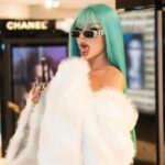 Katja Krasavice Instagram - Ich hab das ganze Galerie Lafayette für den Dreh von Neonlights x @lunnaamusic nur für uns allein öffnen lassen, weil ich es kann ✨