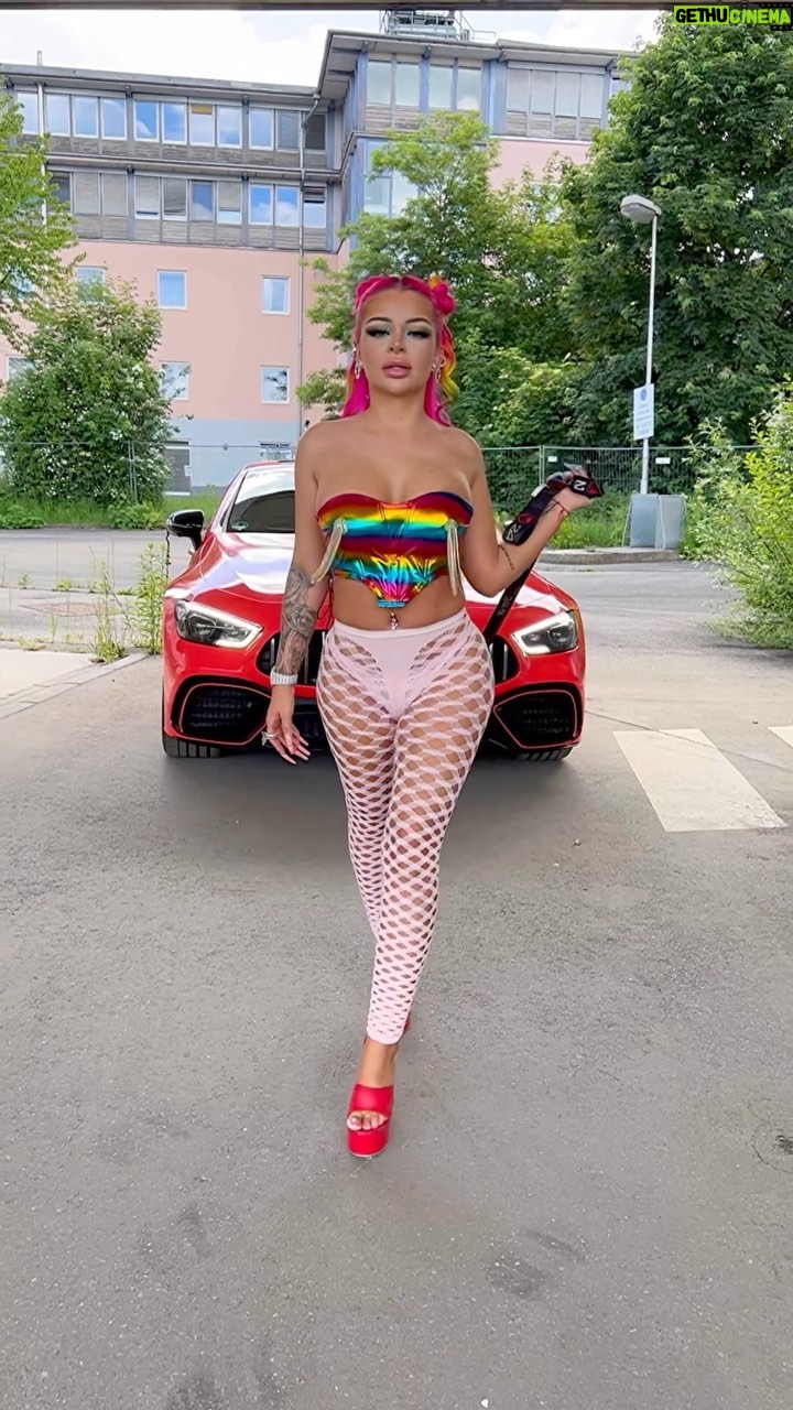Katja Krasavice Instagram - Selbst ist die SUGARMAMI 😍🤤🍓🌵🍒💦 @sugarmami.official