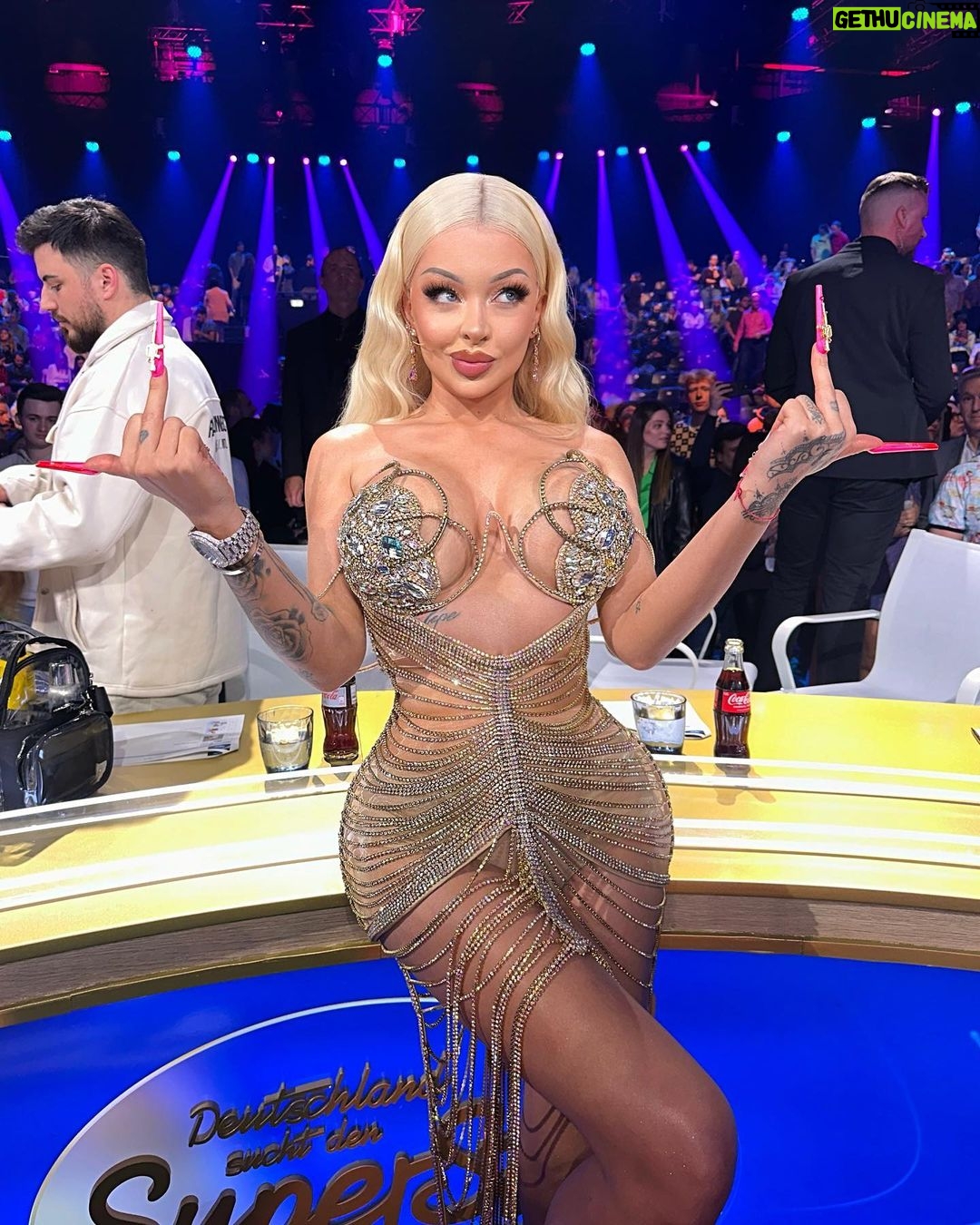 Katja Krasavice - 199K Likes - DEUTSCHLAND SUCHT DIE SUPERBITCH ⭐️