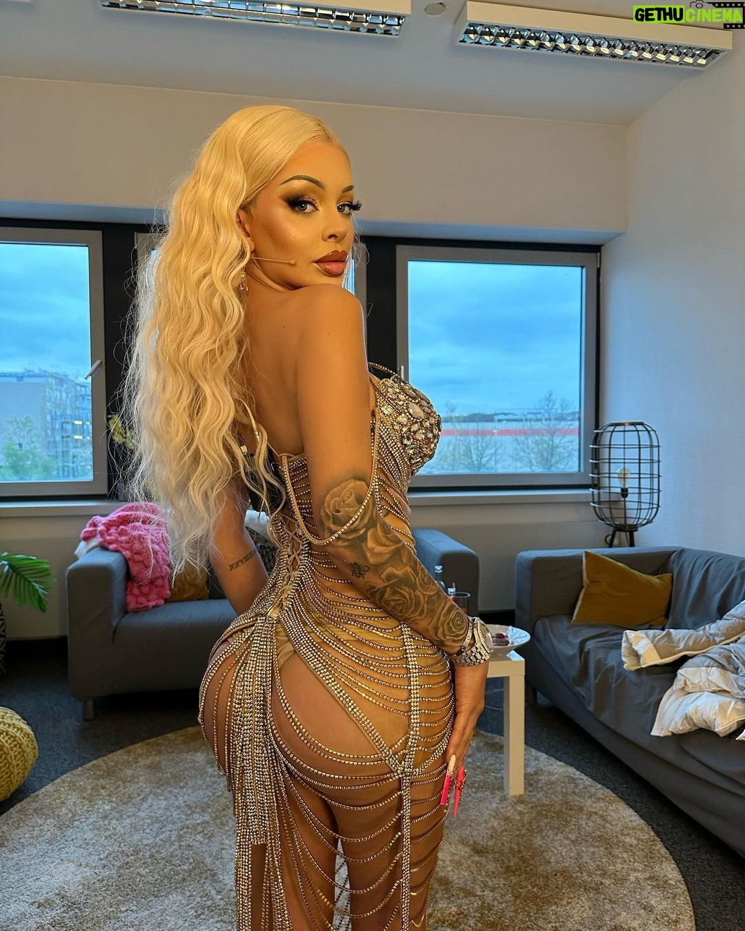 Katja Krasavice - 199K Likes - DEUTSCHLAND SUCHT DIE SUPERBITCH ⭐️